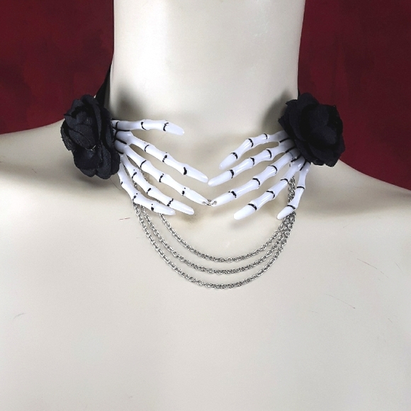 Jewelry - Goth skeleton hands choker